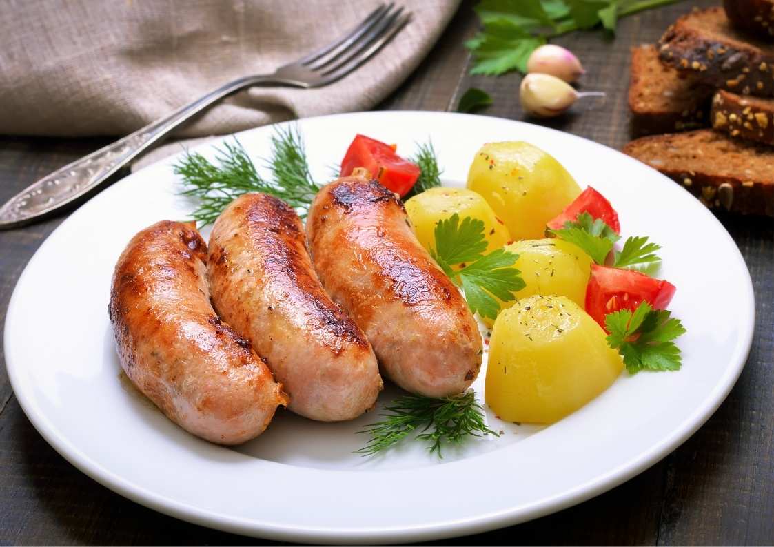 10 מנות טעימות במיוחד שאפשר להכין עם נקניקיות